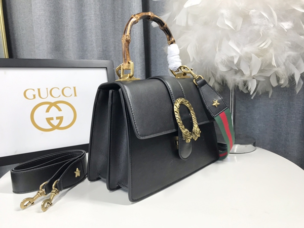 激安グッチバッグコピー背面デザイン